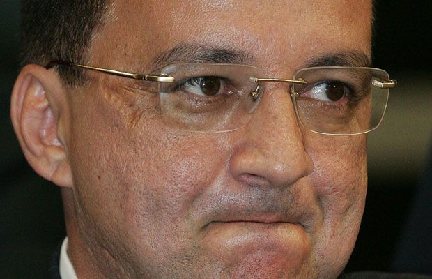Cachoeira comparece a CPMI, mas se mantém em silêncio 