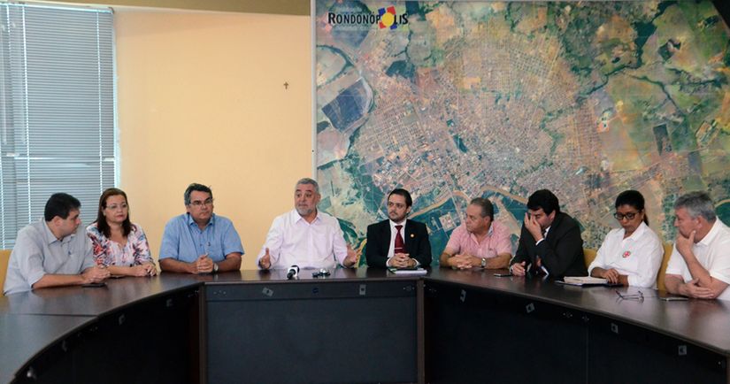 Prefeito reconhece dívida e promete quitar com Santa Casa até janeiro