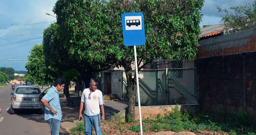 Vereador cobra abrigo em pontos de ônibus; Setrat promete estudar caso, mas só no ano que vem
