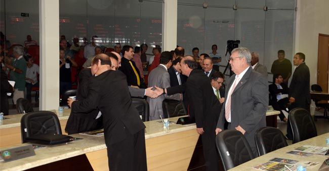 Câmara realiza 3 mil ações parlamentares em 2015, mas com um “custo” de 14,7 mil reais por projeto 