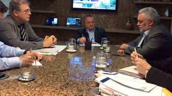 Em audiência com Taques, Percival consegue asfaltamento da avenida W11