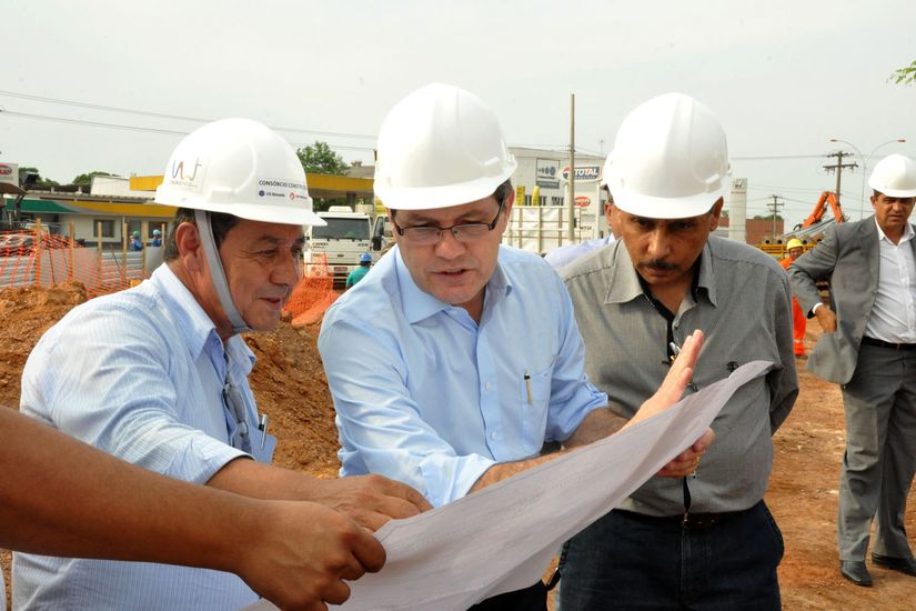 Silval visita obras de mobilidade urbana e destaca bom andamento