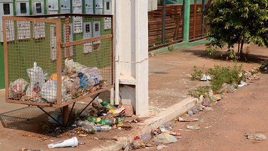 Descaso da Coleta e desleixo de moradores chama atenção no Bairro La Salle