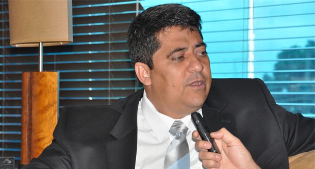 Ananias Filho (PR) diz que não cometeu irregularidades e atribui supersalários às gestões anteriores