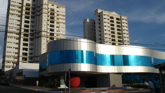 Prefeito voltou ao trabalho, mas ainda não falou sobre a cassação e os problemas no Sanear
