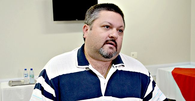 Timidamente e sem muita expressão, médicos anunciam paralisação