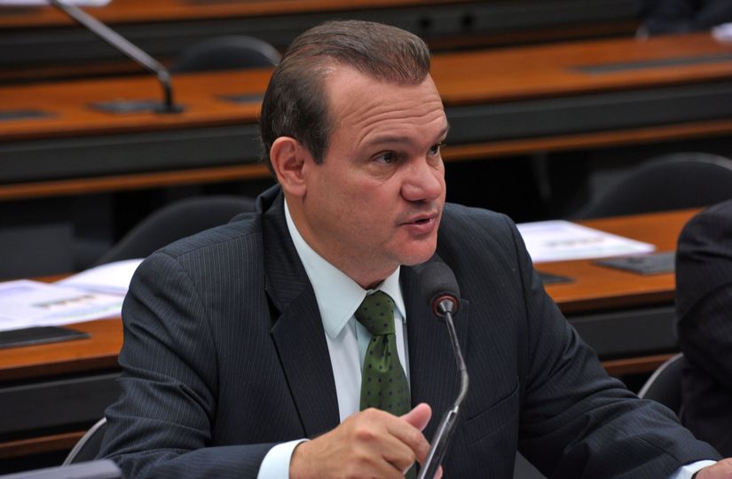 Câmara aprova projeto de lei de Wellington que parcela multas de trânsito