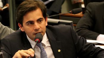 Fabio Garcia faz representação formal contra o preço da gasolina utilizado pela Petrobras