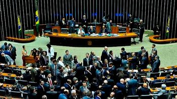 Câmara aprova MP que desobriga emplacamento de máquinas agrícolas