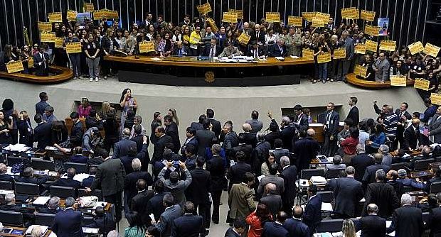 Deputados aprovaram aposentadoria especial para mulheres policiais