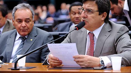 Comissão transfere para amanhã análise do relatório da LDO