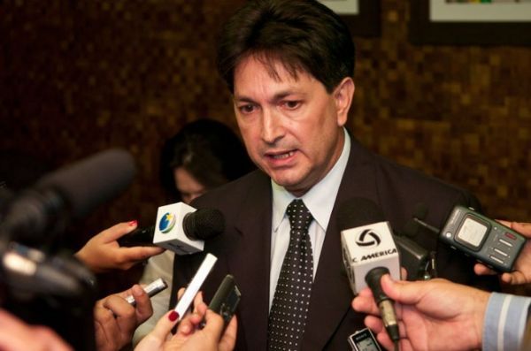 Brito divulga quem faz parte de sua equipe na disputa rumo à prefeitura