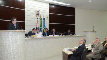 Erros básicos revelam problemas na Câmara e falta de diálogo com Executivo