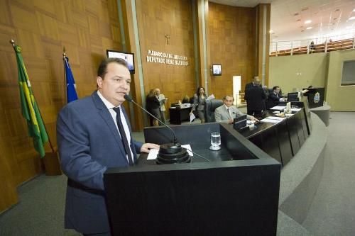 Max Russi usa Tribuna para cobrar regularização nos pagamentos do Bolsa Atleta