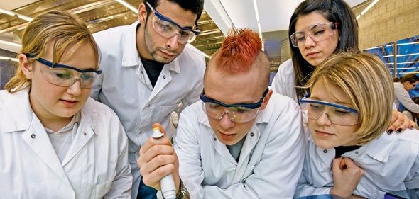 Vereador propõe a criação da Medalha Jovem Cientista para homenagear estudantes de destaque
