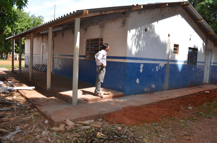 Vereador visita obra do PSF no assentamento Carimã
