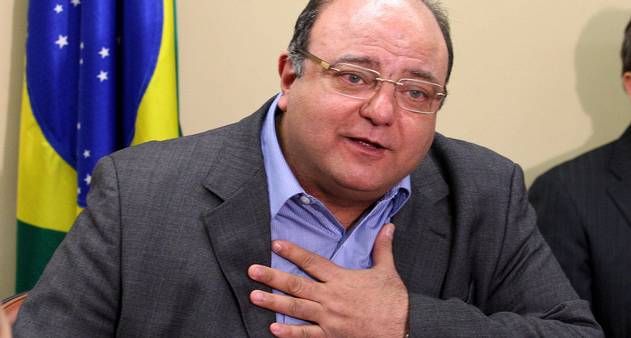 Vacarezza nega envolvimento com Vargas e Youssef para beneficiar laboratório