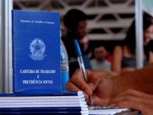Multa adicional do FGTS e mais 94 vetos serão analisados terça-feira pelo Congresso