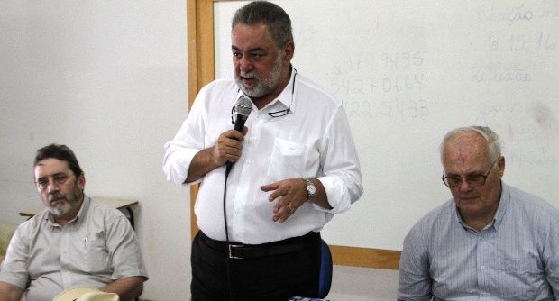 Prefeito abre atividades e ouve reivindicações dos moradores da Vila Operária