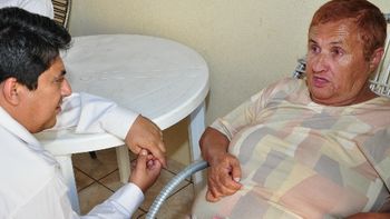 Ananias Filho (PR)  visita eleitora idosa no Jardim Iguaçu