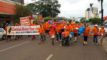 Caminhada contra o câncer percorre o centro de Rondonópolis