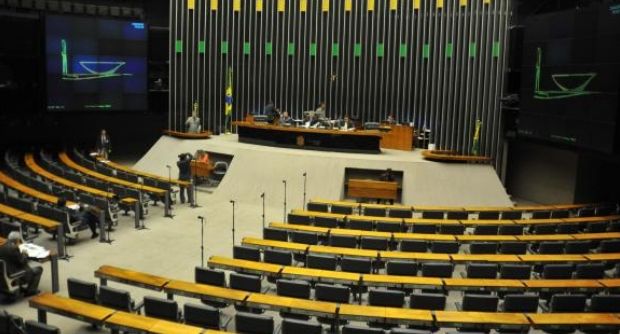 Deputados iniciam esforço concentrado com pauta trancada por MP