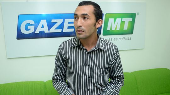 Professor homossexual quer entrar na política, tem ideias arrojadas e aprova Bolsonaro