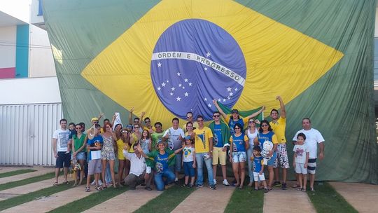 Manifestantes começam a se reunir na Lions para acompanhar votação de deputados