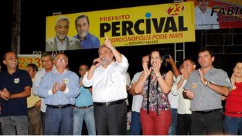 Percival e Rogério reforçam suas prioridades de governo aos moradores do Dom Oscar Romero
