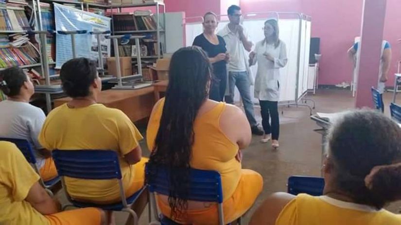 Equipe de saúde faz prevenção de câncer entre as detentas da cadeia pública
