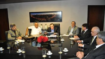 Três planos privados serão responsáveis em atender servidores do Estado, anuncia Silval