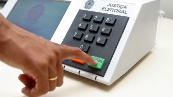 Prestes a votar pela primeira vez, jovem visa voto como mudança