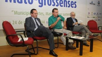 Prefeitos cobram de deputados defesa de temas de interesse dos municípios
