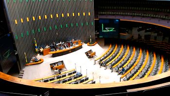 Deputados tomam posse hoje(01)  e elegem presidência da câmara 