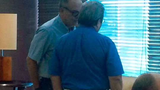 Em tempo de conversas e aproximações, ex-prefeitos articulam em pleno gabinete de Percival