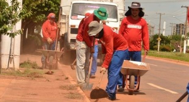 Homem tenta atacar funcionária da Coder usando uma foice e fica impune