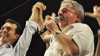 Lula sobe no palanque de Lúdio e diz que petista é o mais preparado para administrar Cuiabá