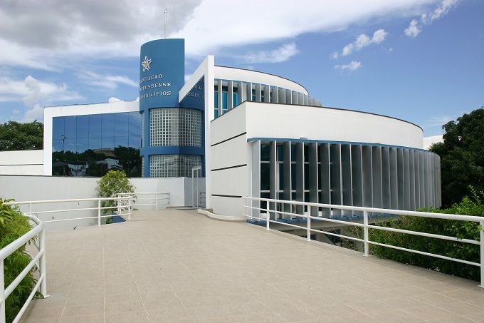 Candidatos ao governo confirmam presença em evento organizado pela AMM