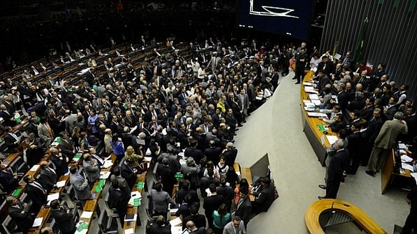 Deputados não devem votar projetos polêmicos neste ano