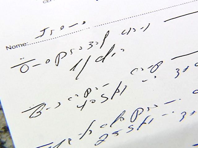Vereador apresenta projeto de lei que obriga médicos a emitirem receita 'legível'