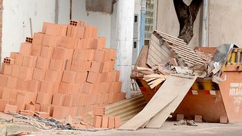 Obra para instalação de universidade impossibilita acesso ao passeio público