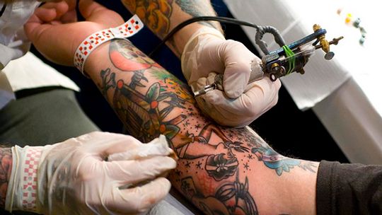 Anvisa suspende venda e determina apreensão de tinta para tatuagem