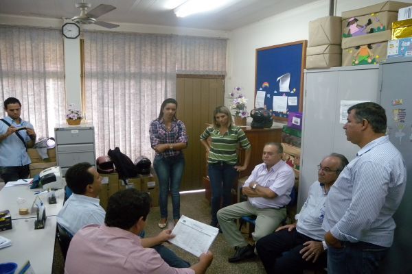 Vereadores visitam escolas municipais no Pedra 90 e Tancredo Neves