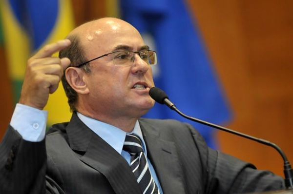 Afastamento da presidência não diminui poder de Riva na Assembléia Legislativa