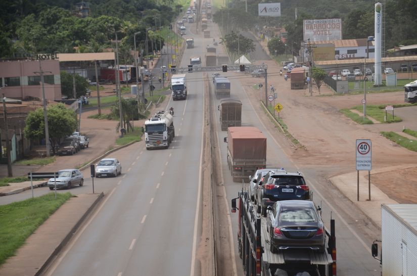 Caminhoneiros liberam rodovia em Rondonópolis
