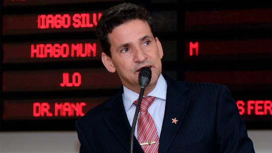 Mauro Campos pede afastamento por 121 dias