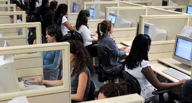 Jornada de trabalho de operadores de telemarketing poderá ser de seis horas