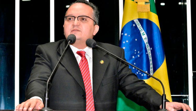 Ataques à cúpula do PDT podem mudar planos de Pedro Taques para 2014
