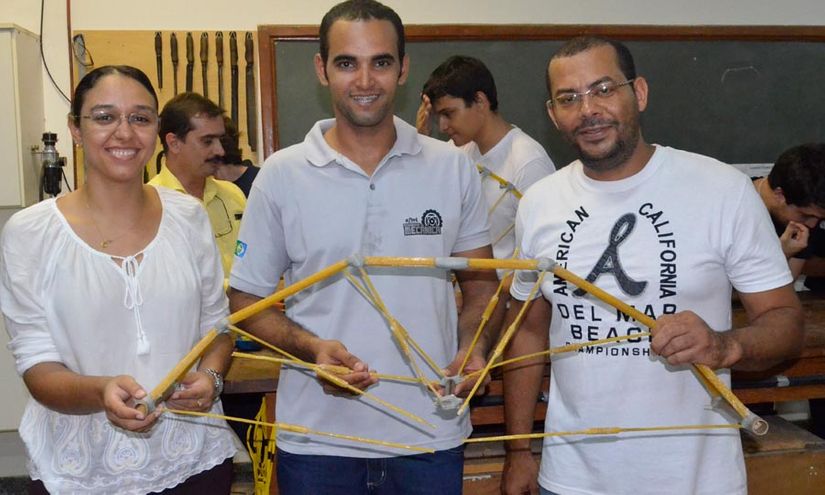 Acadêmicos da UFMT –Rondonópolis elaboram projeto e constroem pontes de macarrão