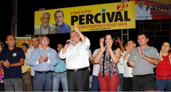 Percival e Rogério reforçam suas prioridades de governo aos moradores do Dom Oscar Romero